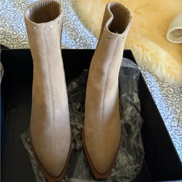 Prestyn Bootie with Rivets - Picture 3 of 7